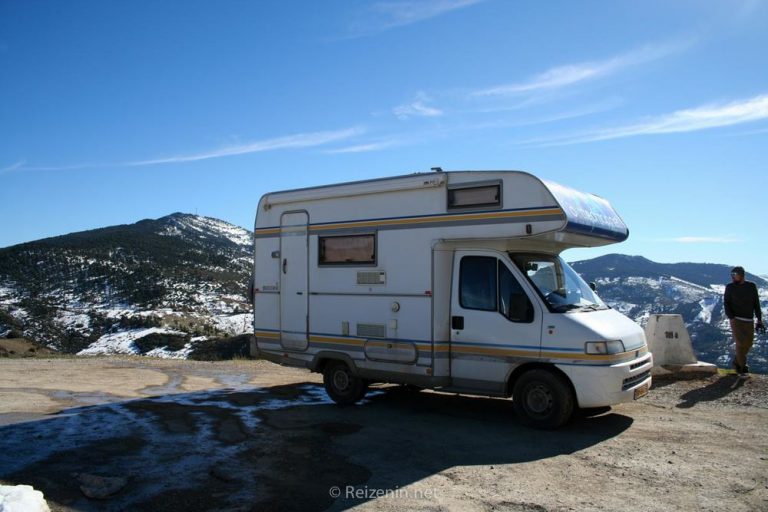 Alkoof camper met absorptiekoelkast