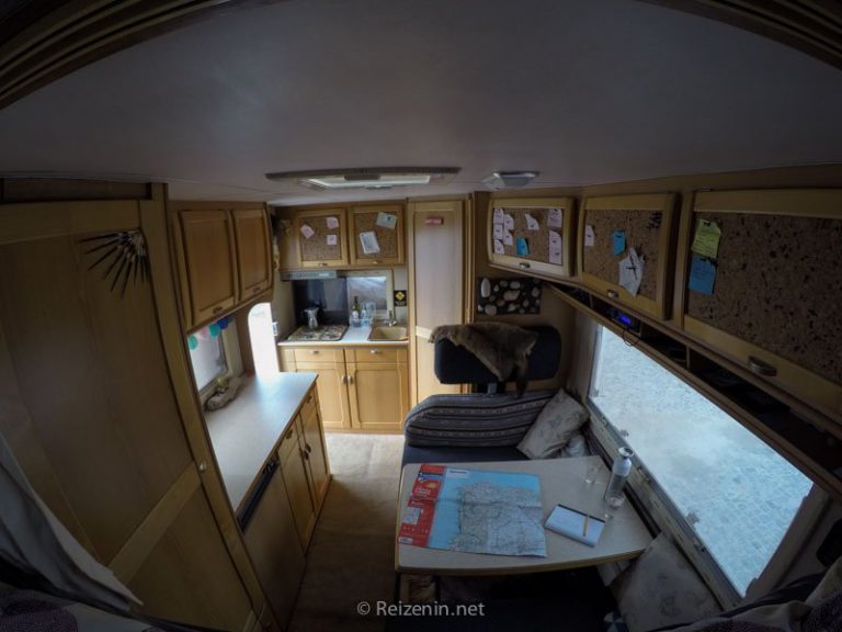 Leefruimte alkoof camper