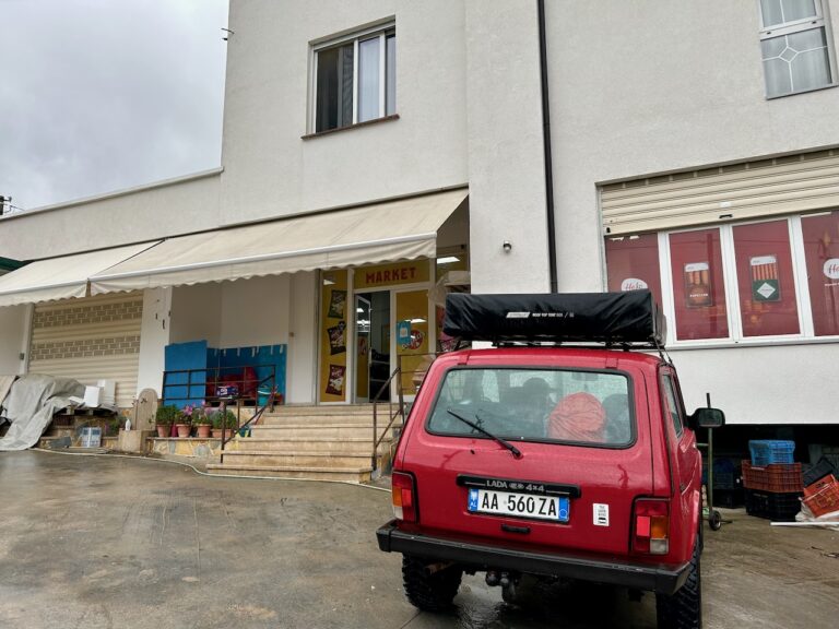 Kleine supermarkt in Albanië