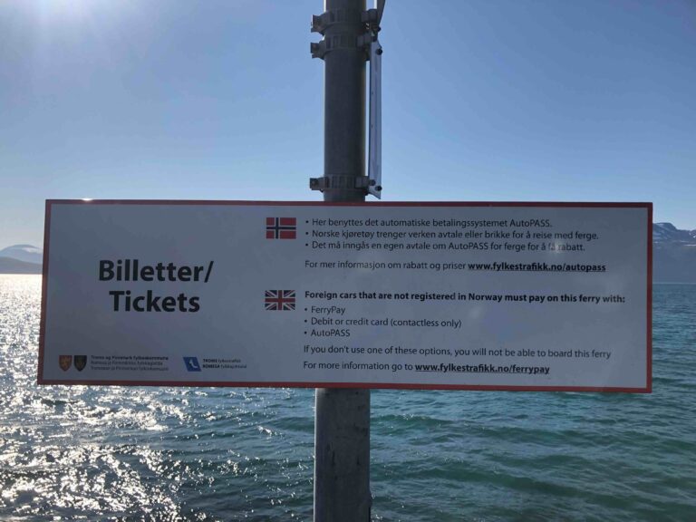 ferry en tol met autopass tolbadge noorwegen