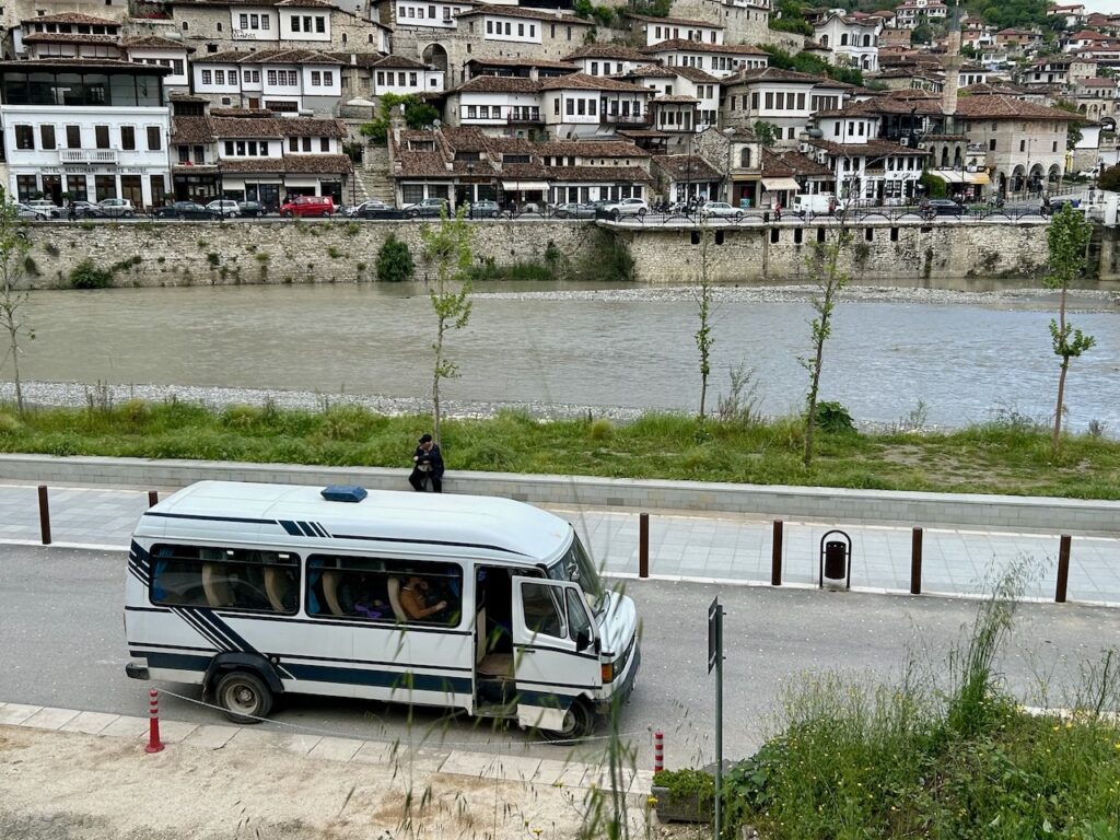 Minibus (Furgon) taxi in Albanië