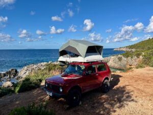 Wildkamperen aan de kust van Albanië