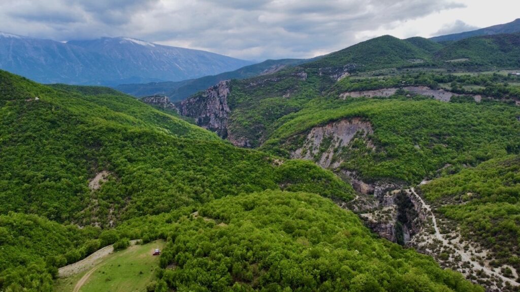 Banjat e Benjes omgeving