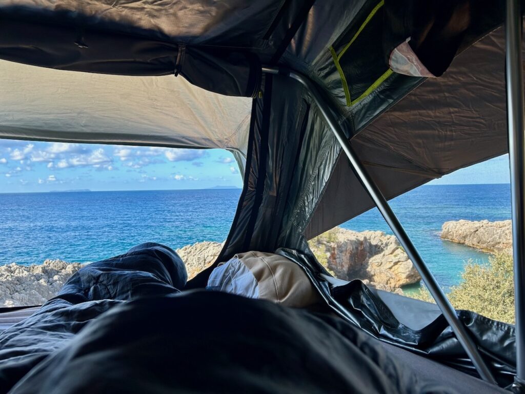 Rooftop tent Albanie kust