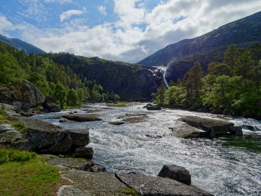 4 watervallen hike - Huse - Nykkjesøyfossen