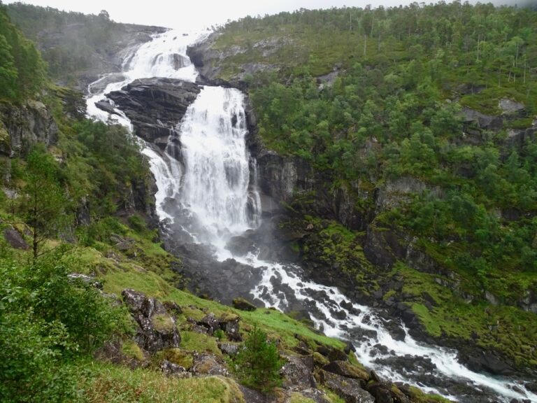4 watervallen hike noorwegen Tveitafossen