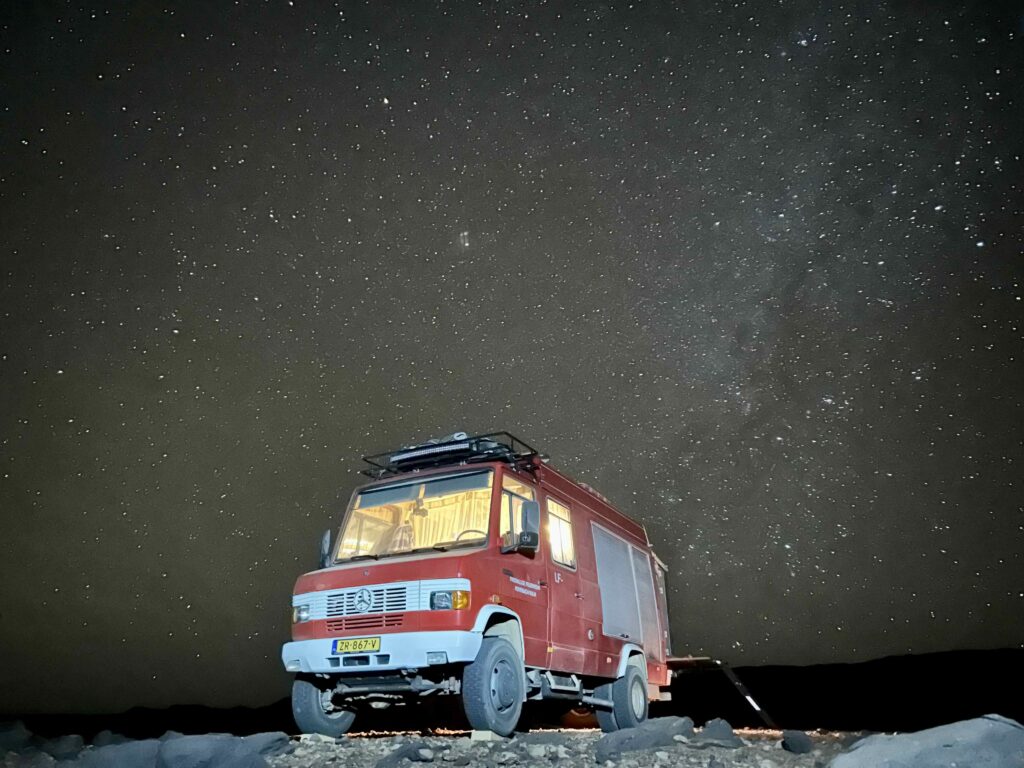 Camper in marokko sterrenhemel