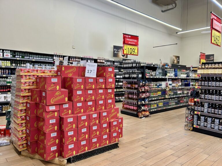 Alcohol in aparte ruimte van de supermarkt